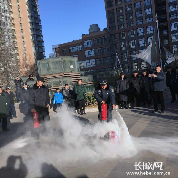 模擬滅火演習(xí)。